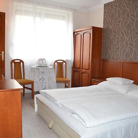 Szieszta Panzio Bed & Breakfast Sarvar Exterior photo